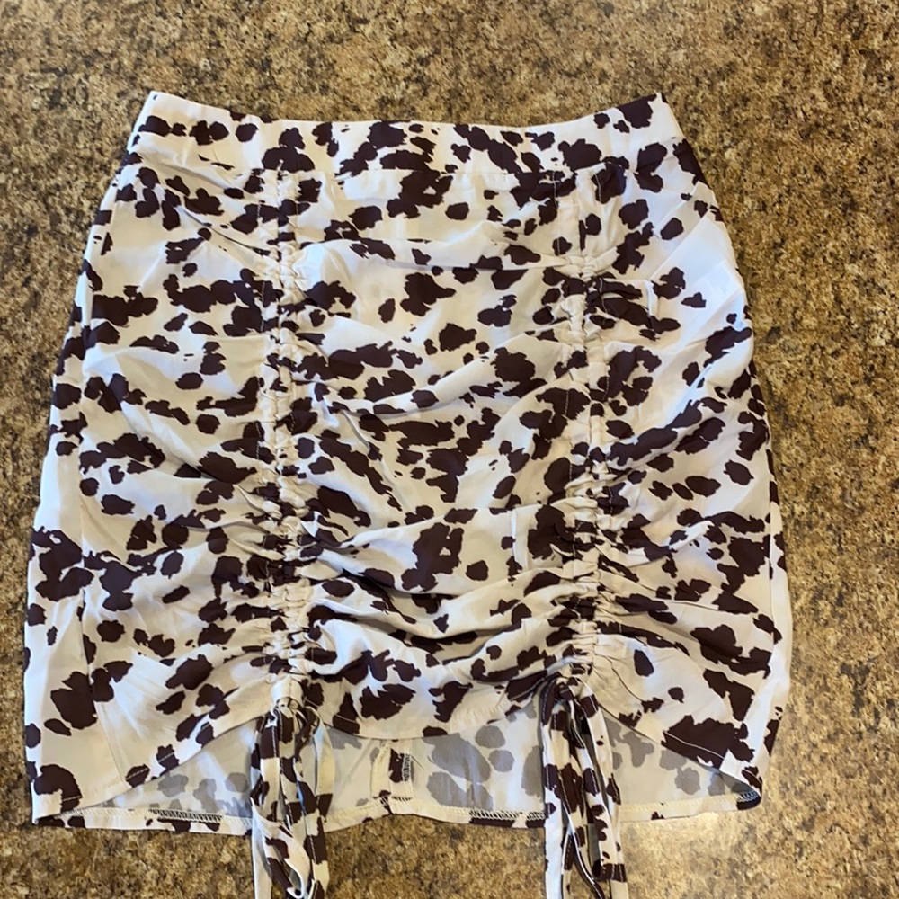 Cream ans brown cow print ruched skirt